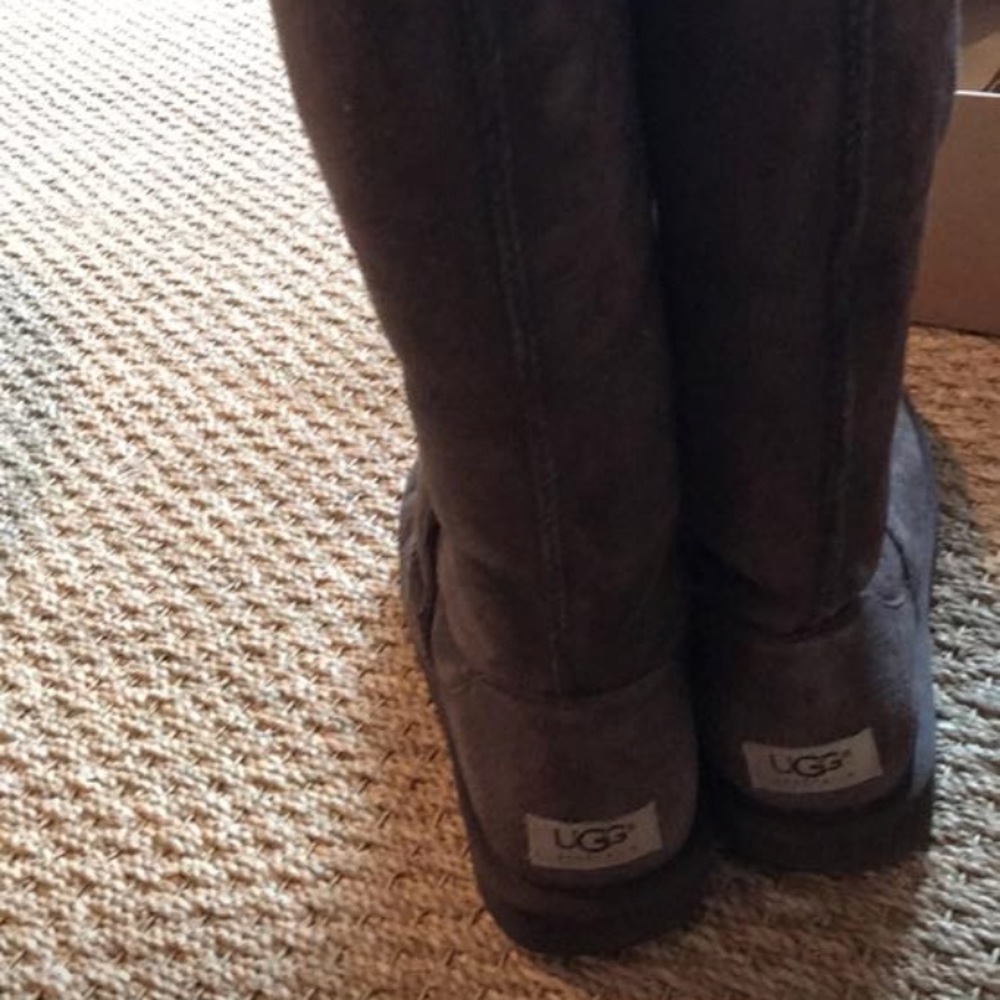 Women’s chocolate tall ugg boot size 8